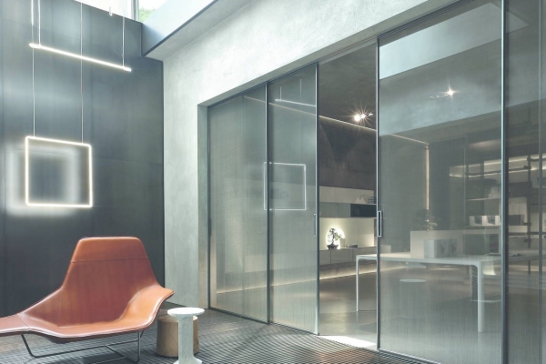 Раздвижные и складные двери в гостиную: скрыть, объединить или разделить пространство